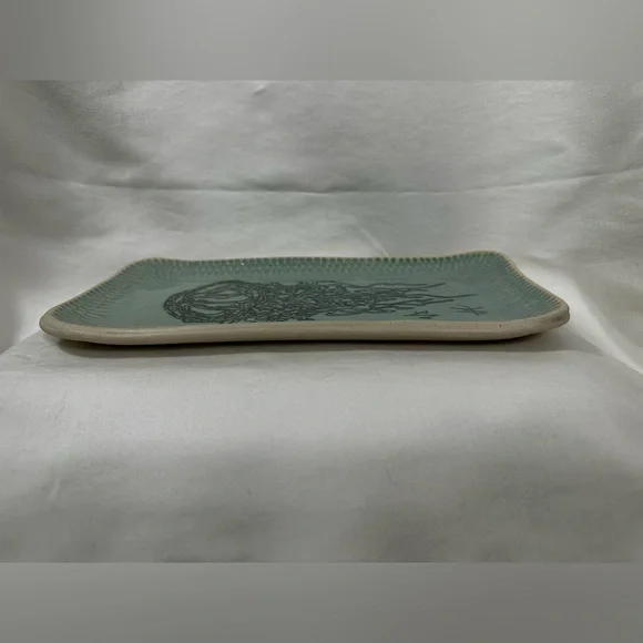 Studio pottery trinket tray. Green glaze with hand painted Jellyfish design. - Picture 5 of 14